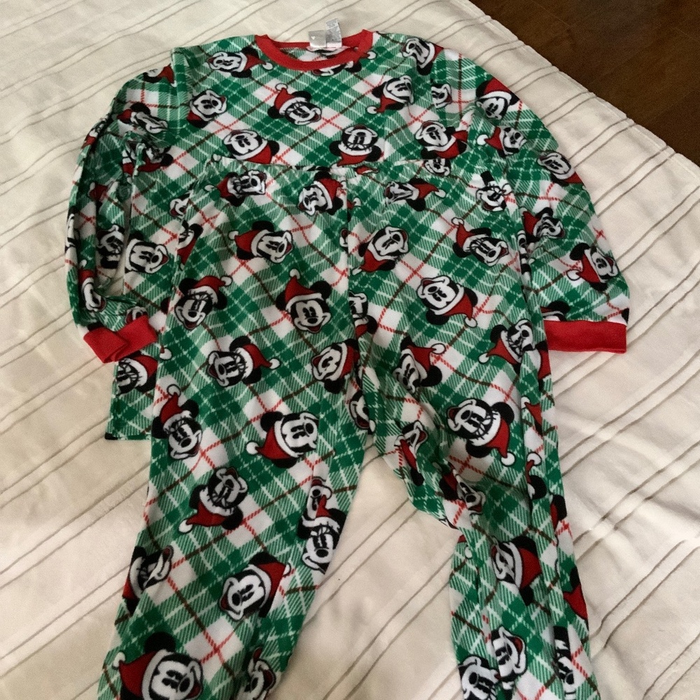 DISNEY MICKEY AND MINNIE CHRISTMAS PJS! Men’s Large